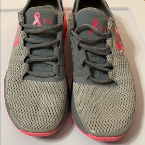 Excellent condition Under Armour tennis shoes